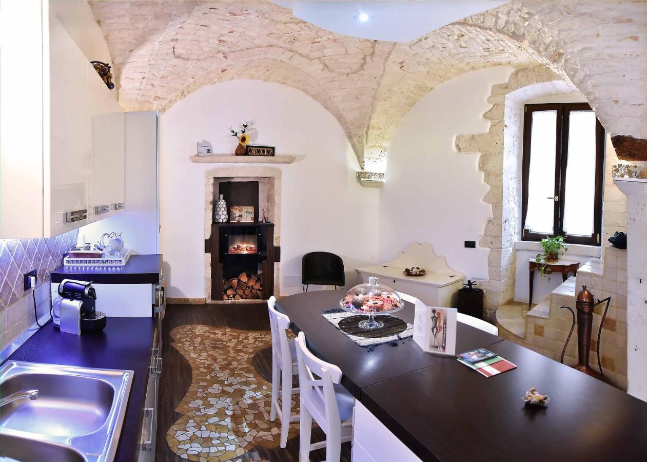 푸티냐노 L'Angolo Di Gaudi, Casa Mila B&B 외부 사진