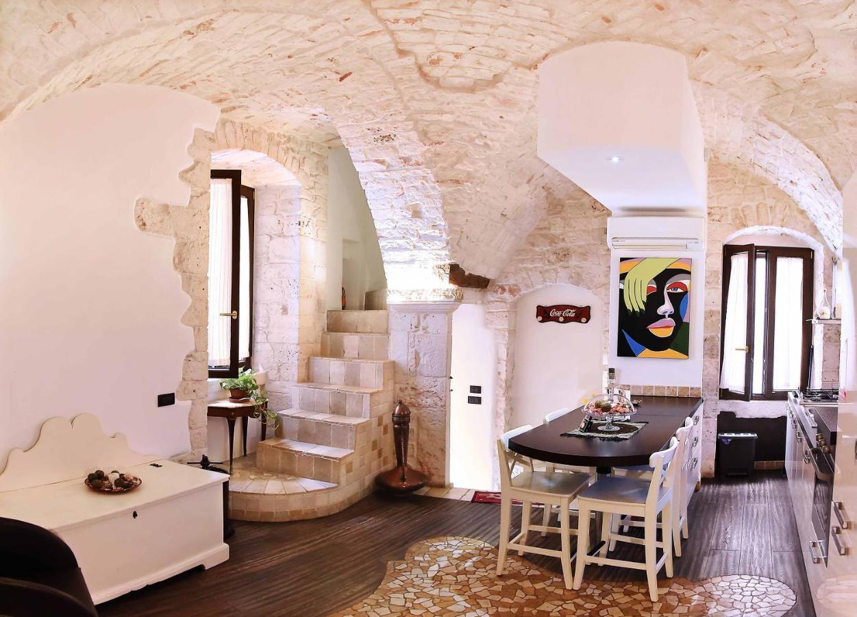 푸티냐노 L'Angolo Di Gaudi, Casa Mila B&B 외부 사진