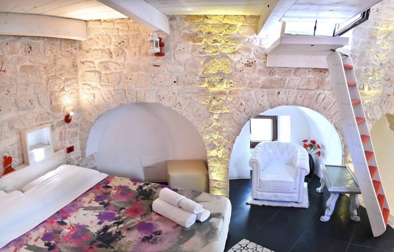 푸티냐노 L'Angolo Di Gaudi, Casa Mila B&B 외부 사진