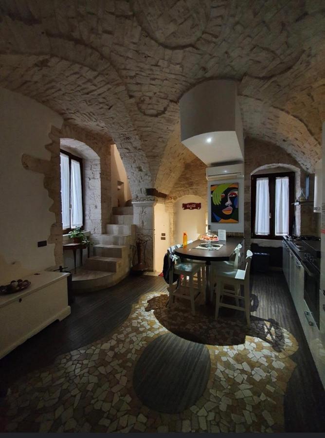 푸티냐노 L'Angolo Di Gaudi, Casa Mila B&B 외부 사진